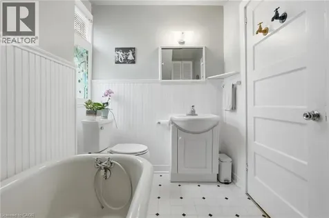 16 Connaught Avenue North Hamilton ON L8L 6Y7