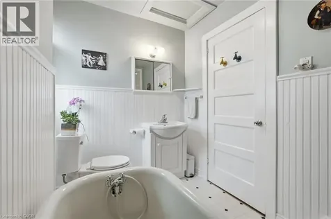 16 Connaught Avenue North Hamilton ON L8L 6Y7