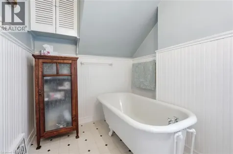 16 Connaught Avenue North Hamilton ON L8L 6Y7