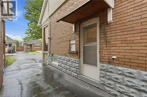 16 Connaught Avenue North Hamilton ON L8L 6Y7