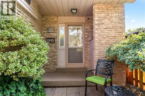 570 Forestwood Crescent Burlington ON L7L 4K3
