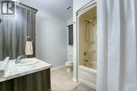 5924 Ballantrae Crescent Windsor ON N9J 3Y7