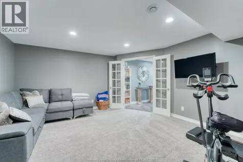 5924 Ballantrae Crescent Windsor ON N9J 3Y7