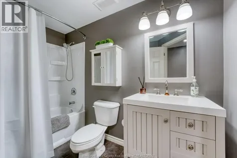 5924 Ballantrae Crescent Windsor ON N9J 3Y7