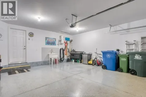 5924 Ballantrae Crescent Windsor ON N9J 3Y7