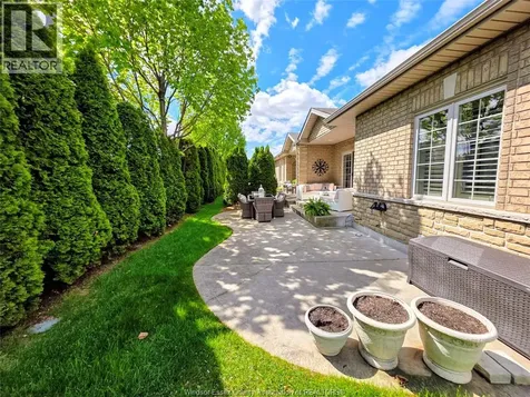 5924 Ballantrae Crescent Windsor ON N9J 3Y7