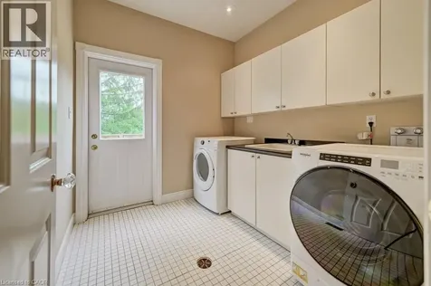 336 Bushwood Court Waterloo ON N2T 2E7