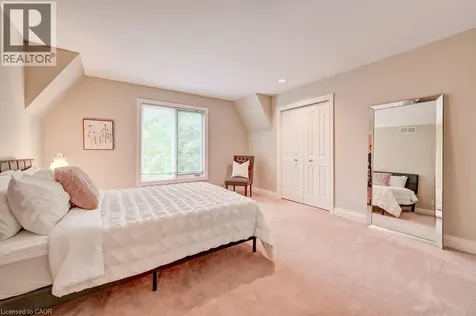 336 Bushwood Court Waterloo ON N2T 2E7
