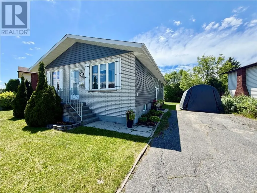 979 Woodbine Avenue Greater Sudbury ON P3A 5E3