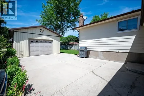 35 Barnicke Drive Cambridge ON N3C 3M2