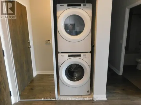 99 Eagle Rock Way Vaughan ON L6A 5A7