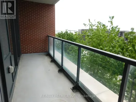 99 Eagle Rock Way Vaughan ON L6A 5A7