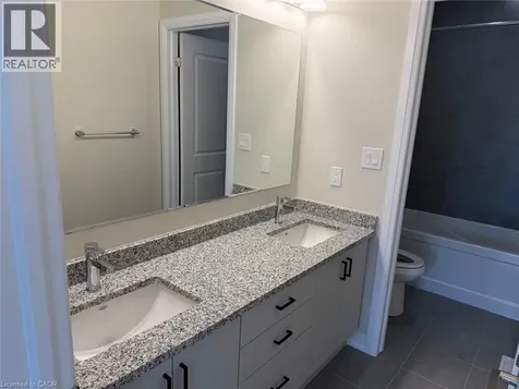 525 Erinbrook Drive Kitchener ON N2E 0L4