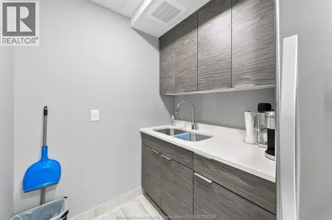 716 Brownstone Tecumseh ON N9K 0C3