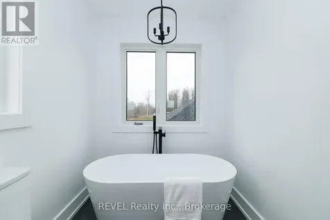 1129 Dipietro Street Fort Erie (lakeshore) ON L2A 4J4