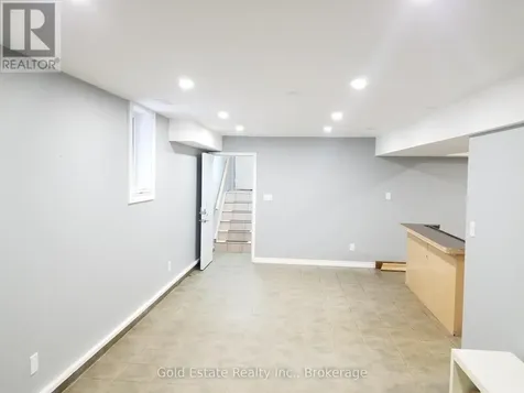 426 Langlois Avenue Windsor ON N9A 2G4
