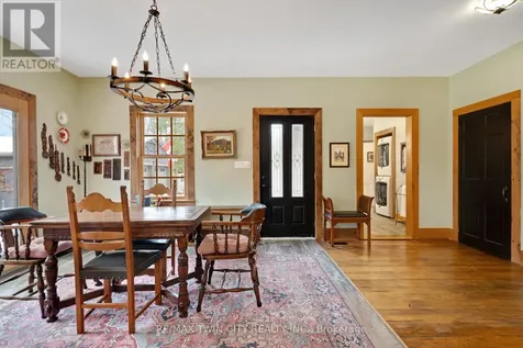 3612 Indian Trail Hamilton ON N3T 5M1