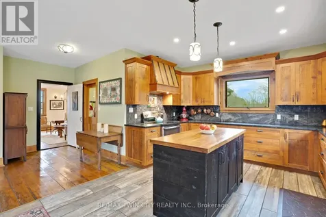 3612 Indian Trail Hamilton ON N3T 5M1