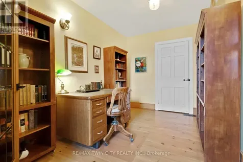 3612 Indian Trail Hamilton ON N3T 5M1