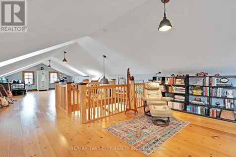 3612 Indian Trail Hamilton ON N3T 5M1