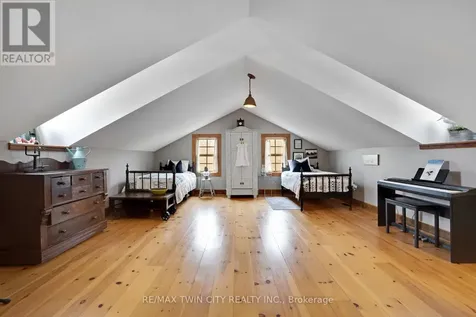 3612 Indian Trail Hamilton ON N3T 5M1