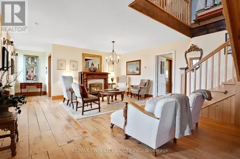 3612 Indian Trail Hamilton ON N3T 5M1