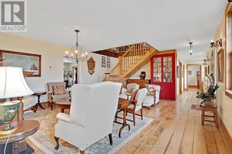 3612 Indian Trail Hamilton ON N3T 5M1