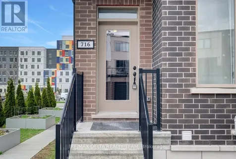 716 Kizis Private Ottawa ON K1K 5A8