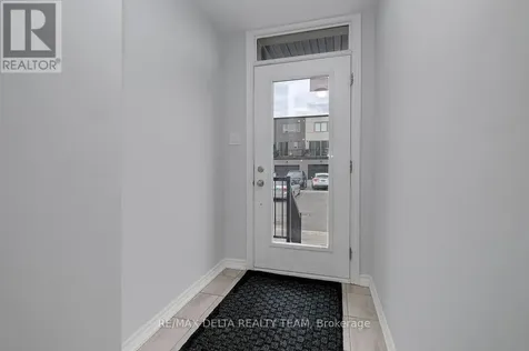 716 Kizis Private Ottawa ON K1K 5A8