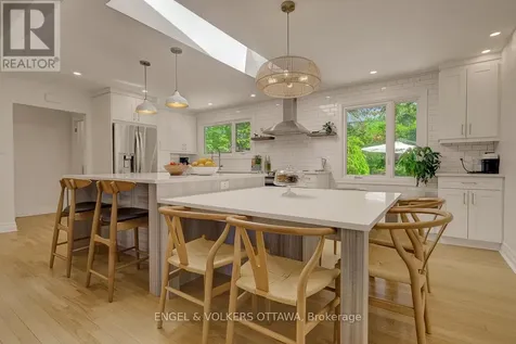 54 Qualicum Street Ottawa ON K2H 7H4