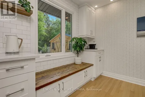 54 Qualicum Street Ottawa ON K2H 7H4