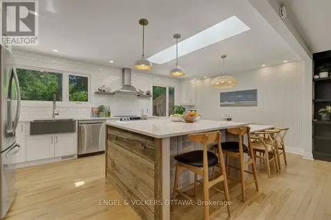 54 Qualicum Street Ottawa ON K2H 7H4