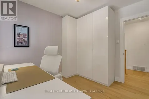 54 Qualicum Street Ottawa ON K2H 7H4
