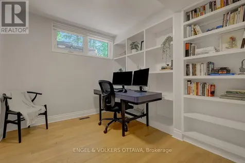 54 Qualicum Street Ottawa ON K2H 7H4