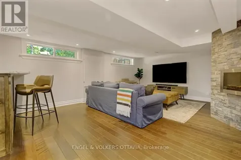54 Qualicum Street Ottawa ON K2H 7H4