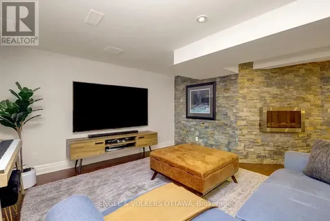54 Qualicum Street Ottawa ON K2H 7H4