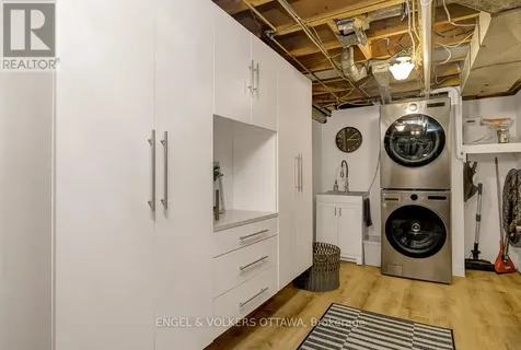 54 Qualicum Street Ottawa ON K2H 7H4