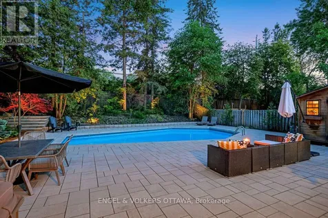54 Qualicum Street Ottawa ON K2H 7H4