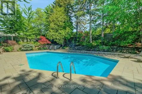 54 Qualicum Street Ottawa ON K2H 7H4