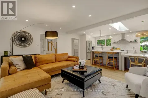 54 Qualicum Street Ottawa ON K2H 7H4