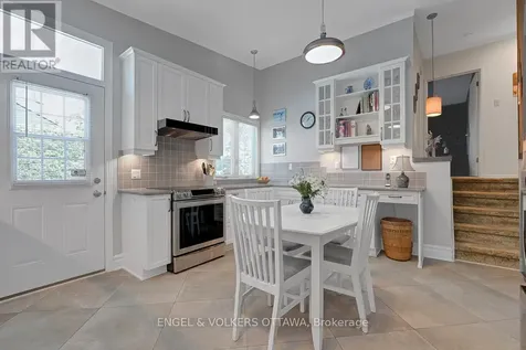 1131 Cameo Drive Ottawa ON K2C 1Y6