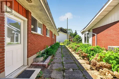 619 Blanchard Crescent Ottawa ON K1V 7B7