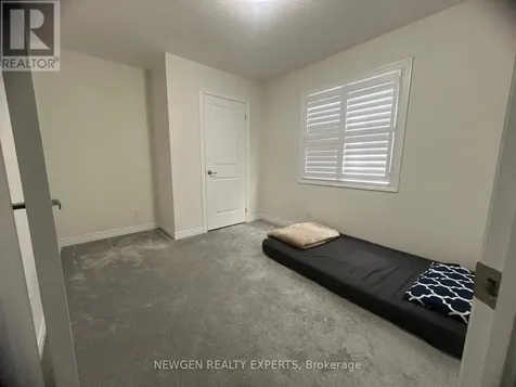 17 Stonehill Avenue Kitchener ON N2R 0N9