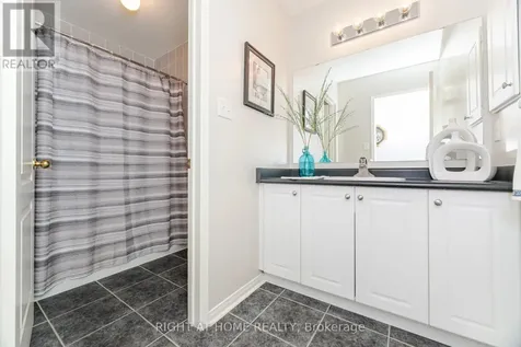910 Oaktree Crescent Newmarket (summerhill Estates) ON L3X 2Z1