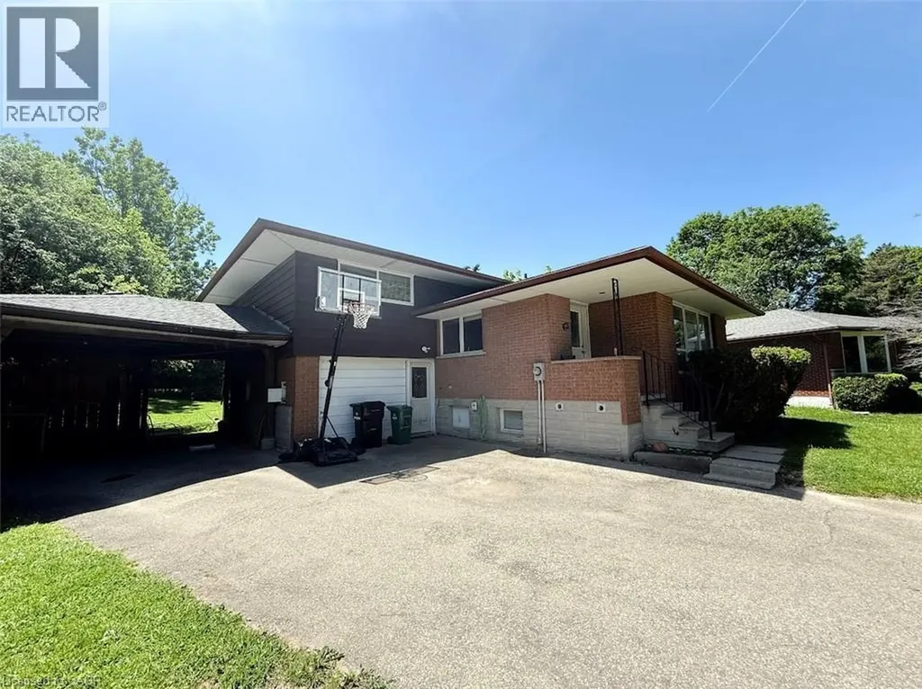 20 Cardill Crescent Waterloo ON N2L 3Y6