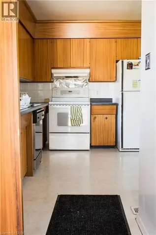 20 Cardill Crescent Waterloo ON N2L 3Y6