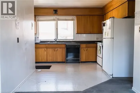 20 Cardill Crescent Waterloo ON N2L 3Y6
