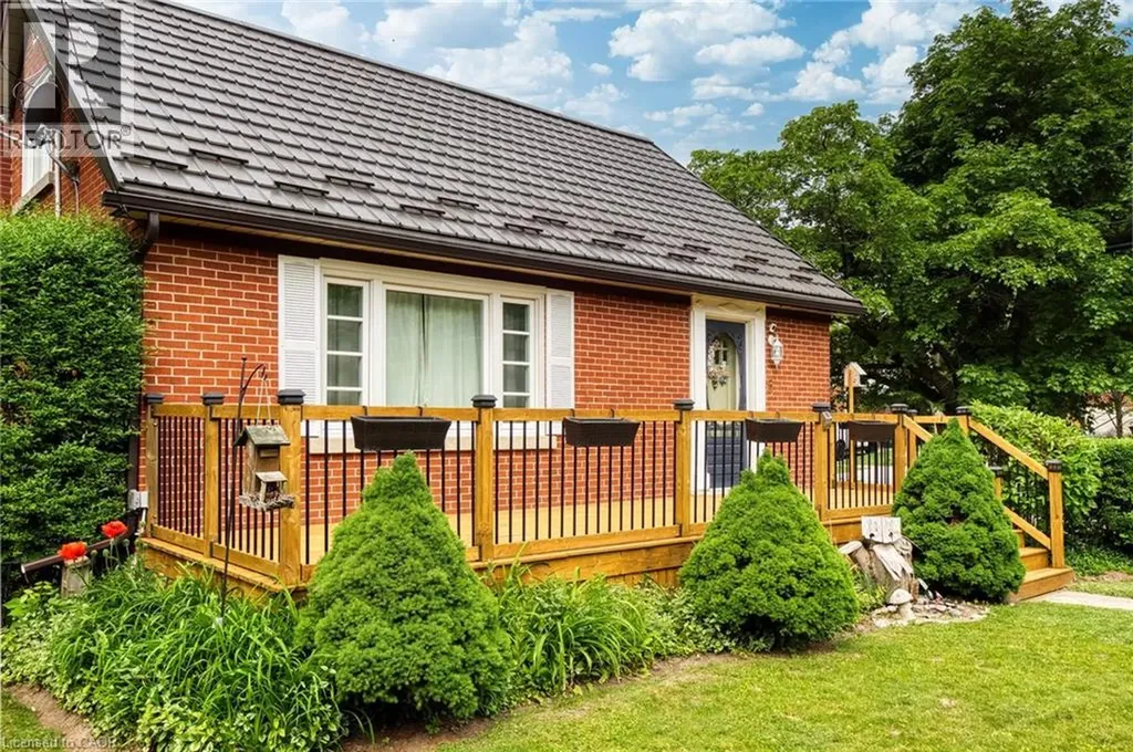 5 Brentwood Avenue Kitchener ON N2H 2C4