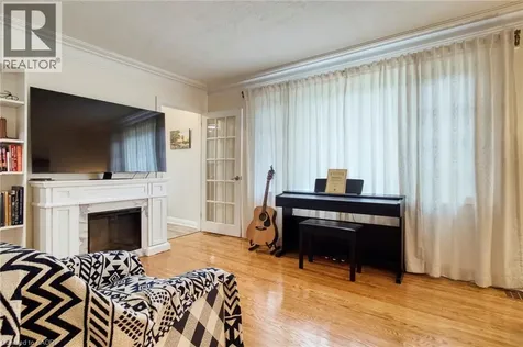 5 Brentwood Avenue Kitchener ON N2H 2C4