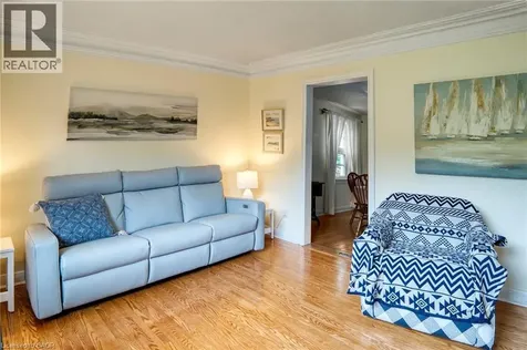 5 Brentwood Avenue Kitchener ON N2H 2C4